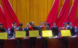 湖南B体育官网下载b体育在线荣获“全县 社会责任企业”和“全县高质量发展突出贡献企业”